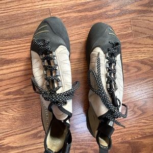 Mad Rock rock climbing shoes 11.5 US 10.5 UK 45 Europe sizing.